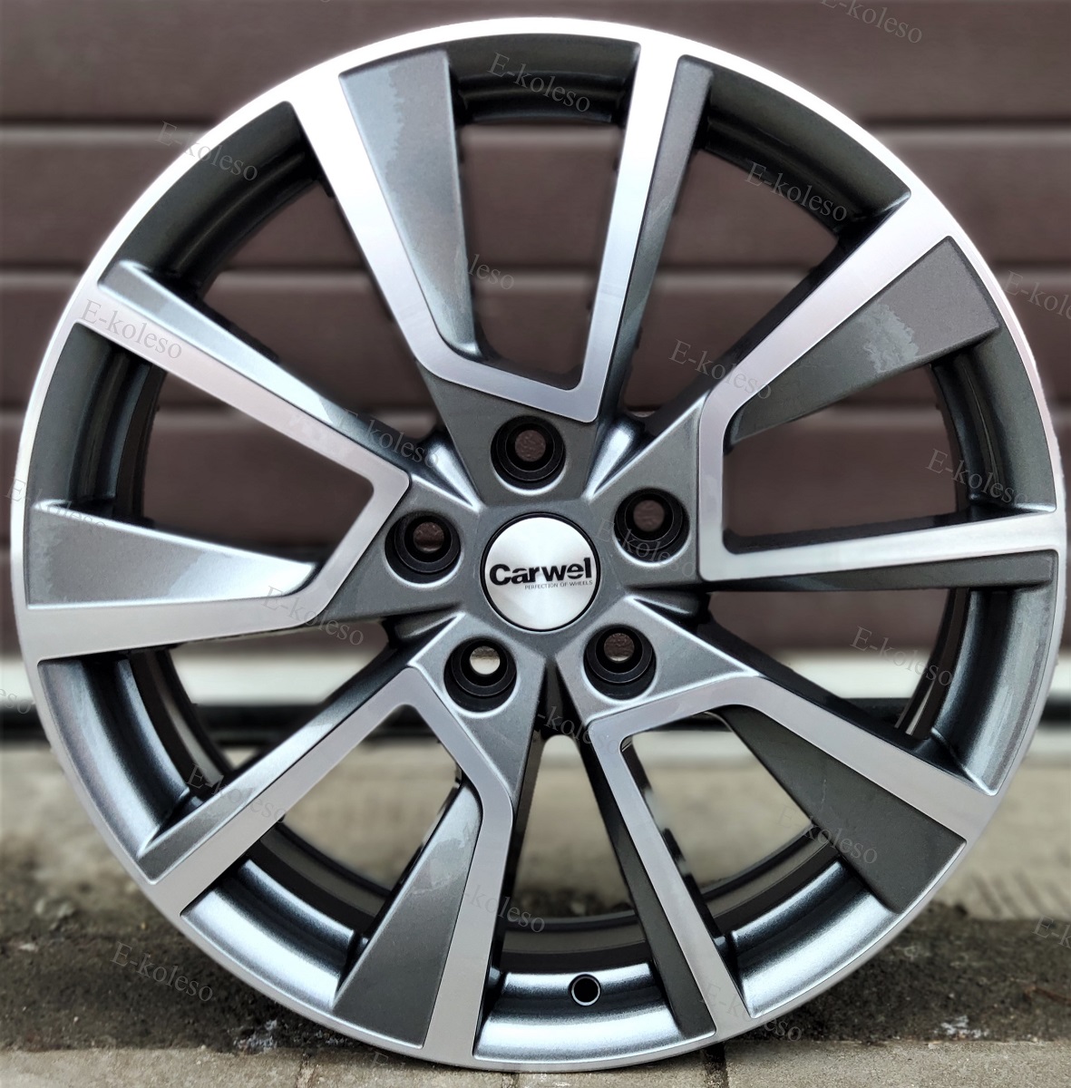 Литые диски Carwel Чаны 7.0J/18 5x114.3 ET50.0 D54.1