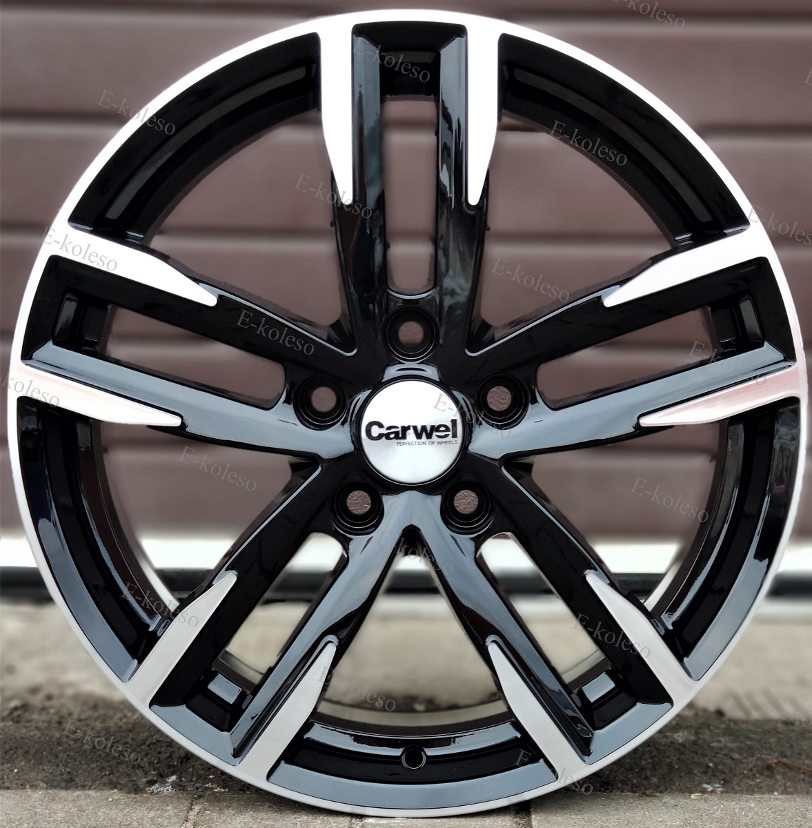 Литые диски Carwel Лемно 7.0J/17 5x114.3 ET40.0 D66.1