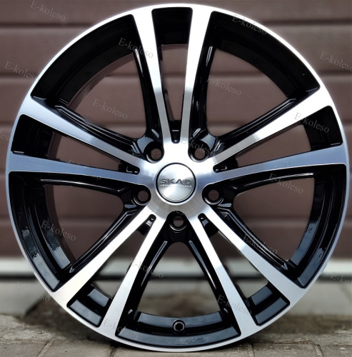 Литые диски
 
SKAD
 
Мюнхен Алмаз
 
8J/18 5x120 ET34.0 D72.6