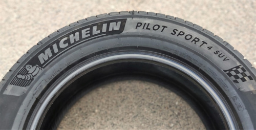 Автомобильные шины
 
Michelin
 
Pilot Sport 4 SUV
 
245/45 R21 104W