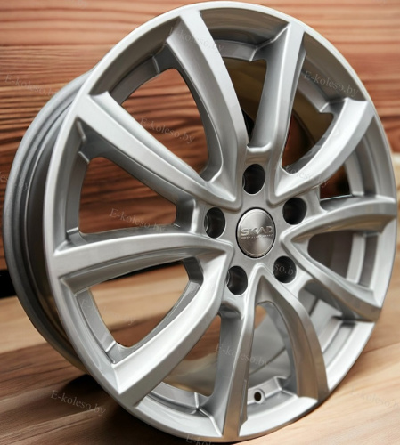 Литые диски
 
SKAD
 
Онтарио Селена
 
7.0J/17 5x120 ET39.0 D72.6